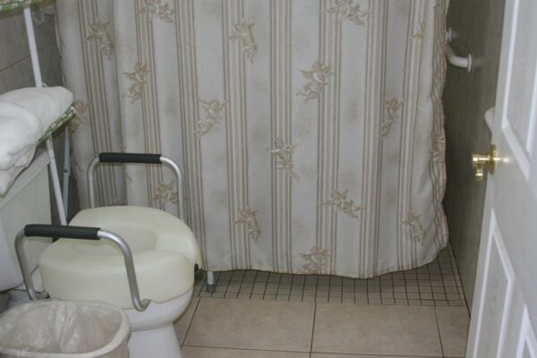 pacifica-cottage-restroom-2.jpg