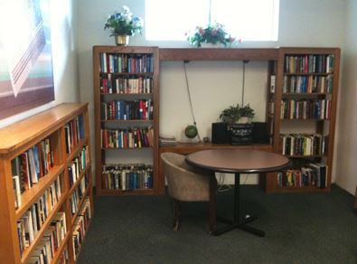 pacifica-royale-assisted-living-community-4-library.jpg