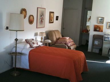 pacifica-royale-assisted-living-community-6-apartment.jpg