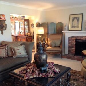 paradise-residential-senior-care-iii-3-living-room.jpg