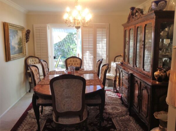 paradise-residential-senior-care-iii-4-dining-room.jpg