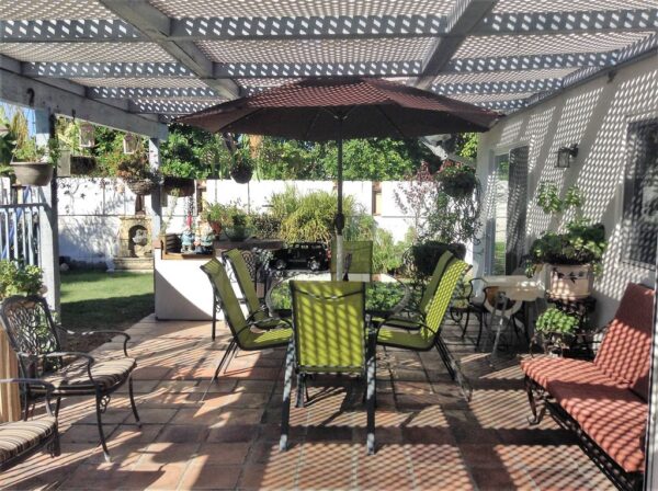 paradise-residential-senior-care-iii-6-patio.jpg