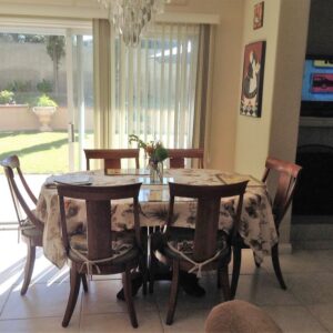 paradise-residential-senior-care-iv-4-dining-room.jpg