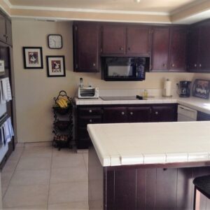 paradise-residential-senior-care-iv-kitchen.jpg