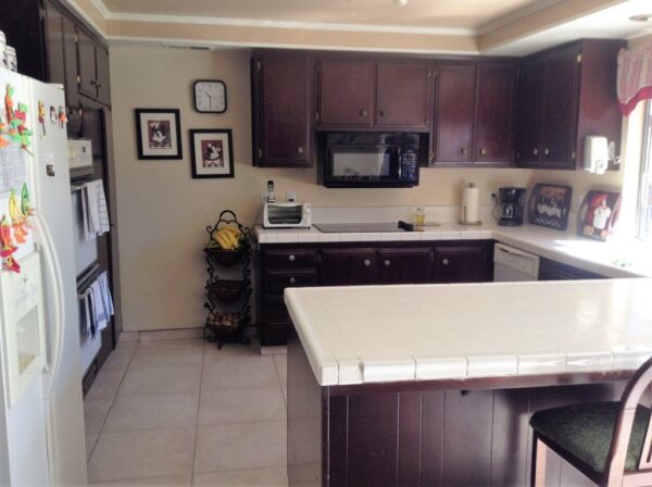 paradise-residential-senior-care-iv-kitchen.jpg