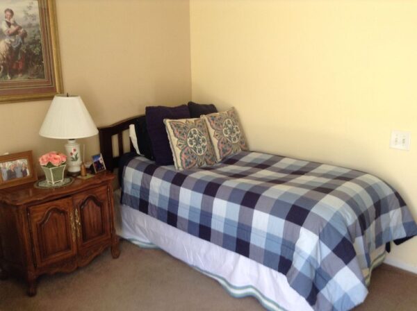 paradise-residential-senior-care-iv-private-room.jpg