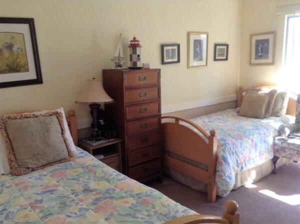 paradise-residential-senior-care-iv-shared-room-2.jpg