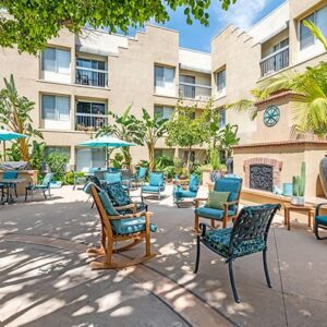 park-plaza-12-courtyard.jpg