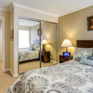 park-plaza-4-apartment-bedroom.jpg