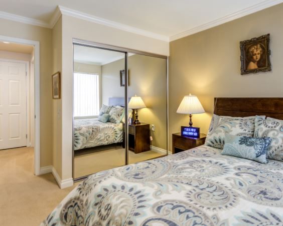 park-plaza-4-apartment-bedroom.jpg