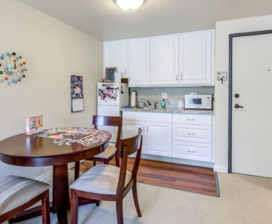 park-plaza-6-apartment-kitchenette.jpg