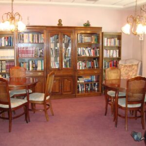 park-regency-retirement-center-4-library.jpg