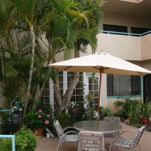 park-regency-retirement-center-patio-2.jpg