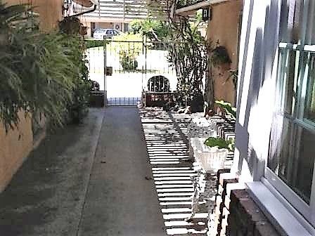 queen-mary-guest-home-i-6-patio.jpg