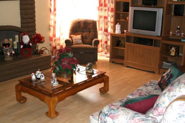 reliance-senior-home-3-living-room.jpg
