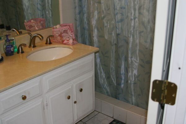 reliance-senior-home-6-restroom-2.jpg