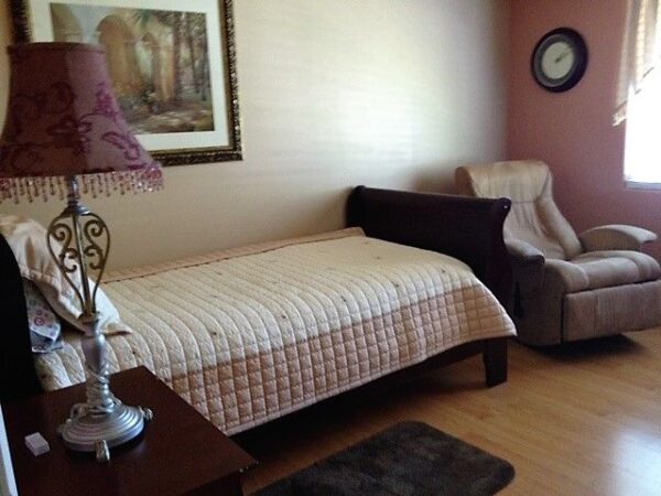 royal-care-family-homes-4-private-room.jpg