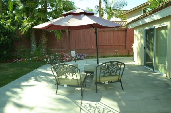 royal-care-residence-2-8-patio.jpg