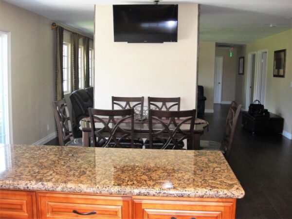 royal-manor-care-home-dining-area.jpg