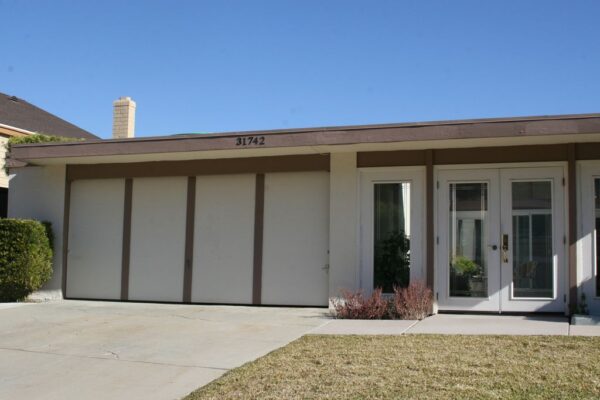 royal-senior-living-1-front-view.jpg