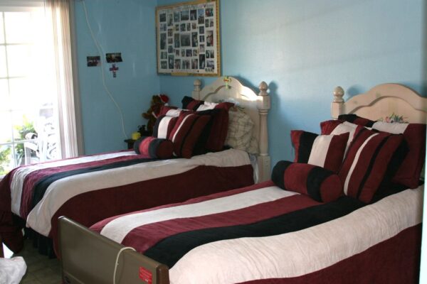 saddleback-fmj-i-elderly-care-home-4-shared-room.jpg