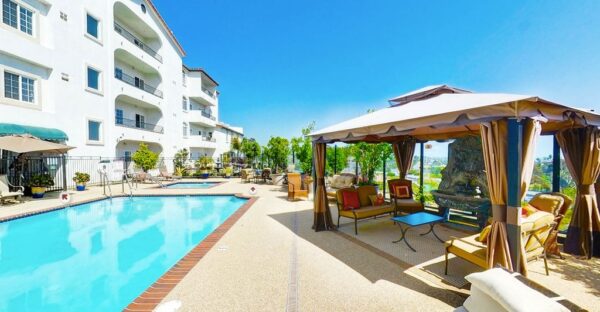 san-clemente-villas-by-the-sea-6-pool.jpg