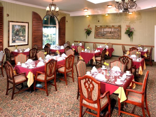 san-clemente-villas-by-the-sea-dining-area.jpg