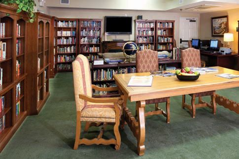 san-clemente-villas-by-the-sea-library.jpg
