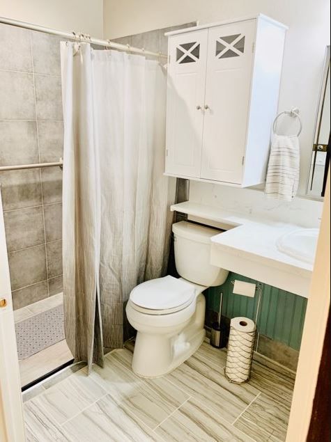sandy-creek-care-home-ii-8-bathroom.jpg