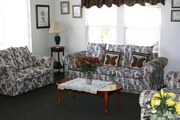 santa-mariana-care-3-seating-area.jpg