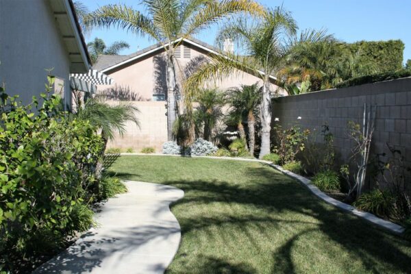 santa-mariana-care-6-back-yard.jpg