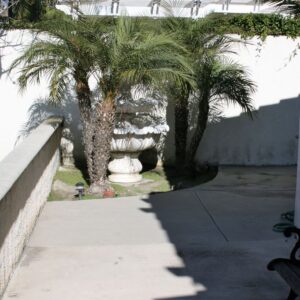 santa-mariana-care-front-patio.jpg