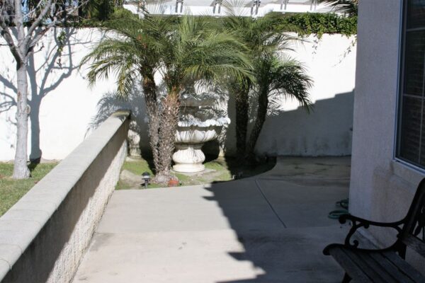 santa-mariana-care-front-patio.jpg