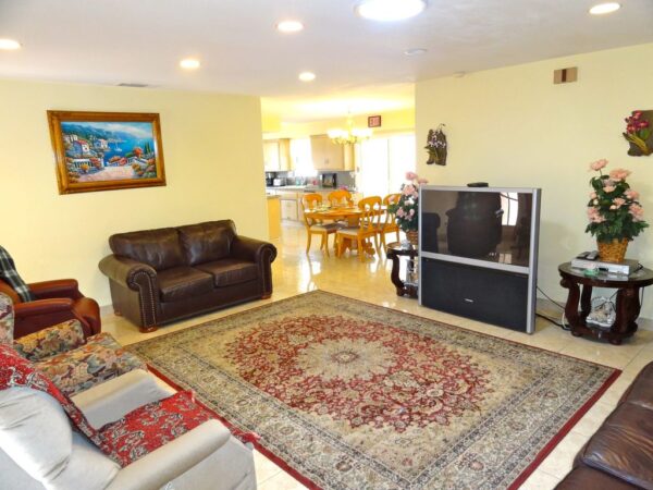 select-senior-care-ii-3-living-room.jpg