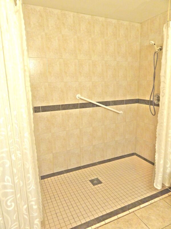 select-senior-care-ii-restroom.jpg