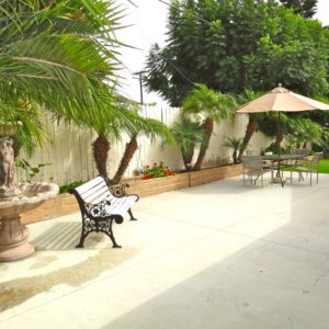 select-senior-care-ii-yard.jpg