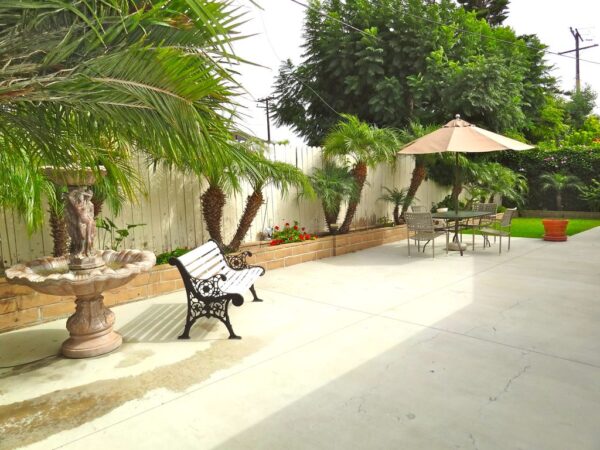 select-senior-care-ii-yard.jpg