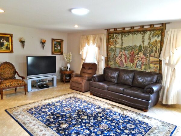 select-senior-care-iii-3-living-room.jpg
