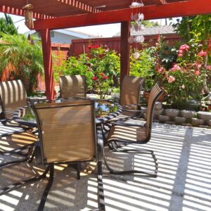 select-senior-care-iii-6-patio.jpg