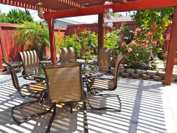 select-senior-care-iii-6-patio.jpg