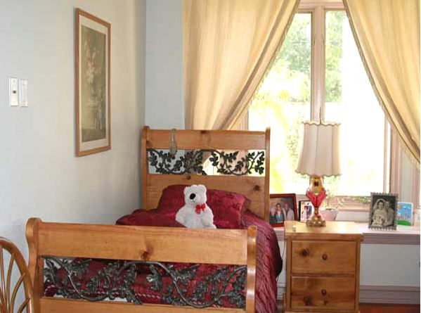 select-senior-care-iv-llc-6-private-room.jpg