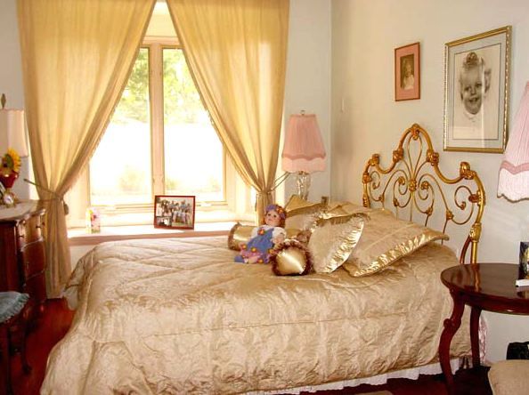 select-senior-care-iv-llc-private-room.jpg