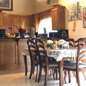 select-senior-care-llc-1-dining-room.jpg