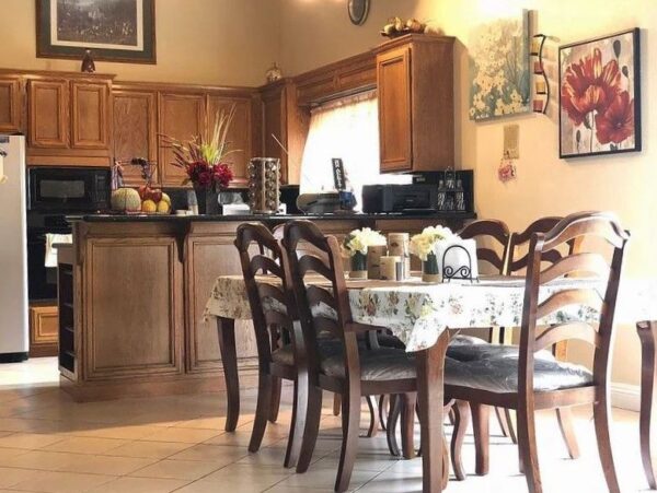 select-senior-care-llc-1-dining-room.jpg