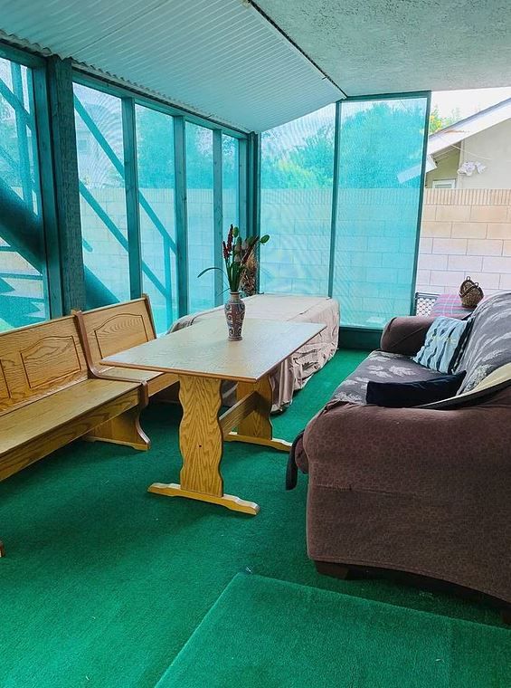 select-senior-care-llc-3-sun-room.jpg