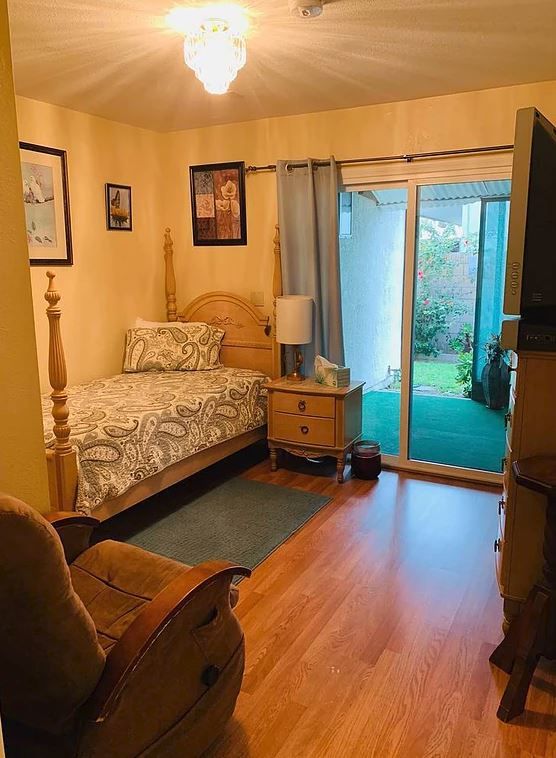 select-senior-care-llc-4-private-room.jpg