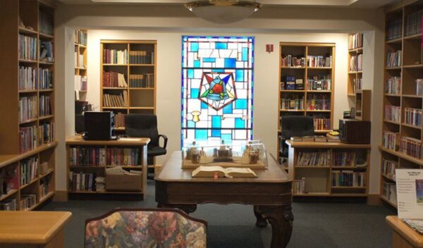 senior-living-community-for-the-eastern-star-in-ca-3-library.jpg
