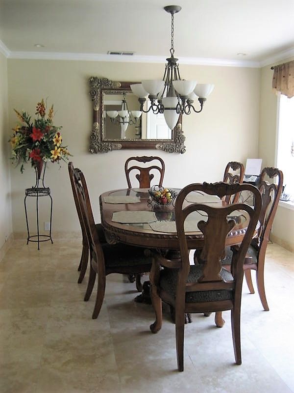 serenity-hills-manor-4-dining-room.jpg