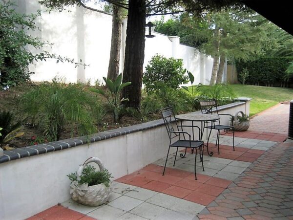 serenity-hills-manor-patio.jpg