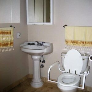 serenity-hills-manor-restroom.jpg